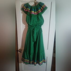 Jalisco 2 piece set beautiful vibrant green color